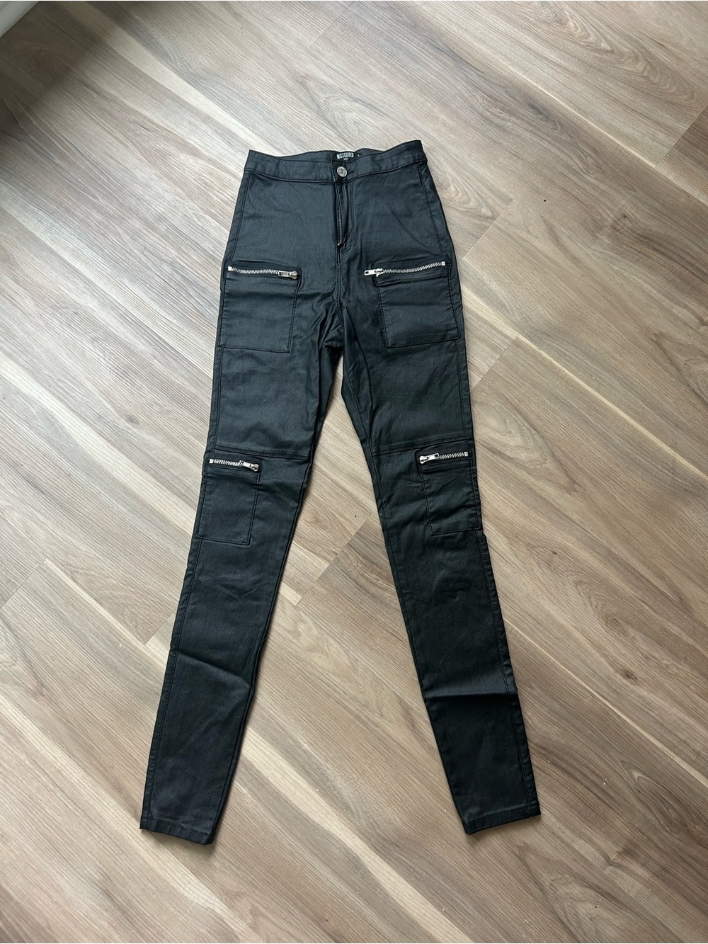 Missguided Tall shiny black fitted skinny cargo pants with zipper details